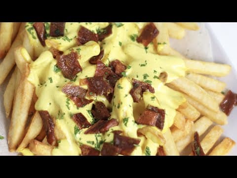 Картошка фри с сырным соусом и джерками